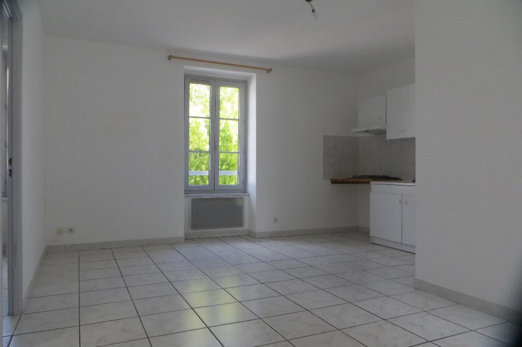 T2 Bis de 40.73 m² Rue des Ecoles à BELLEVILLE EN BEAUJOLAIS !