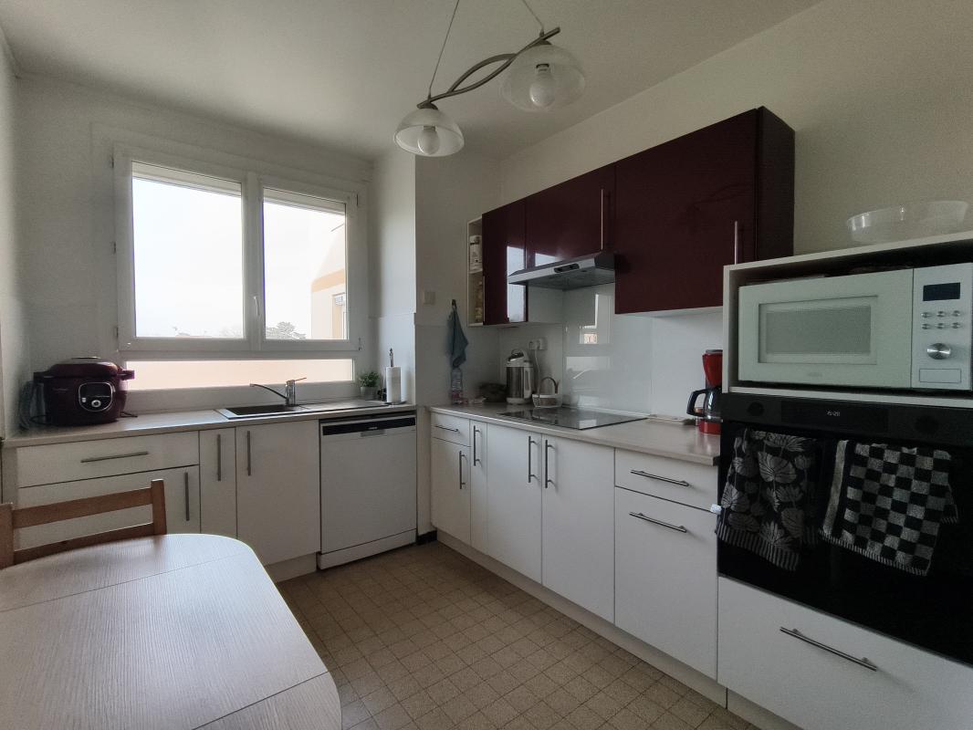 Belleville-en-Beaujolais – Appartement T3 de 87 m² avec terrasse, ascenseur et cave – Idéal investisseur