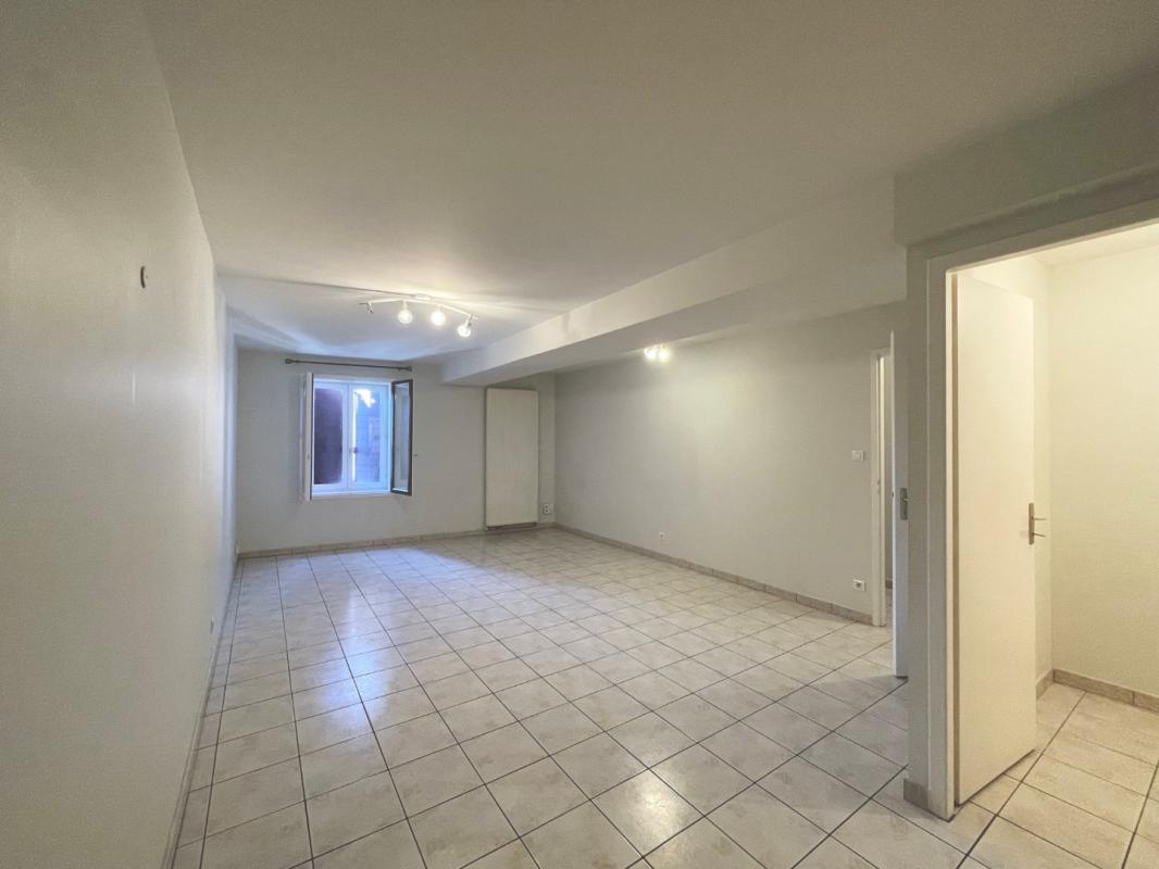 A proximité de la gare de BELLEVILLE EN BEAUJOLAIS, JOLI T3 de 81 m²