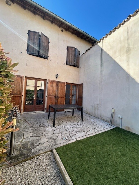 Coup de cœur assuré pour cette maison avec terrasse et espaces optimisés !