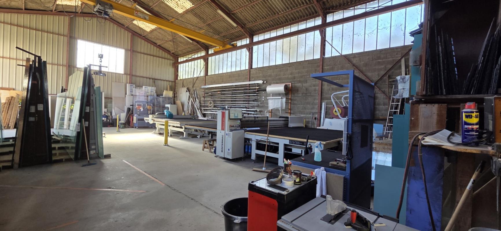 LOCAL INDUSTRIEL de 240m² Quai Joannès Monternier à BELLEVILLE EN BEAUJOLAIS