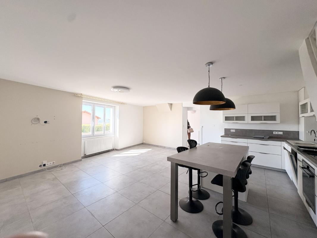 Bel appartement T5 de 120m² disponible sur les hauteurs de BELLEVILLE EN BEAUJOLAIS !