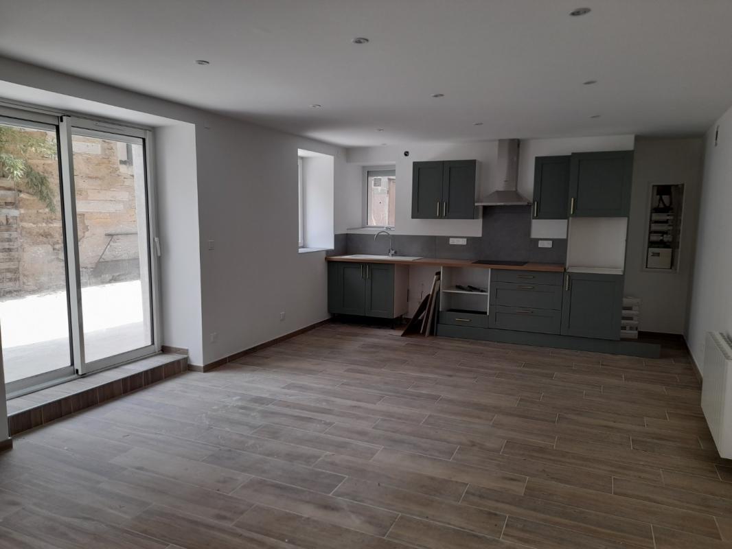 Sur ROMANECHE-THORINS, joli T3 de 75m² en RDC !