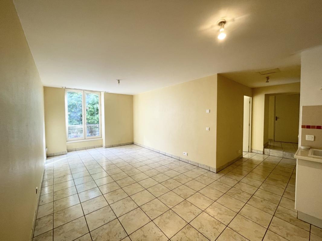 Appartement T3 lumineux de 60m² au centre village de BEAUJEU