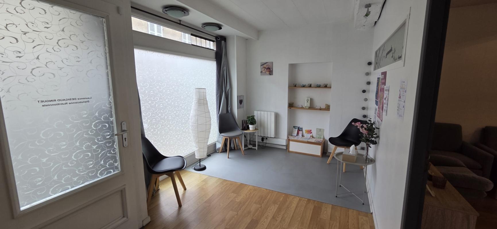LOCAL COMMERCIAL de 32m² Rue Victor Hugo à BELLEVILLE E BEAUJOLAIS !