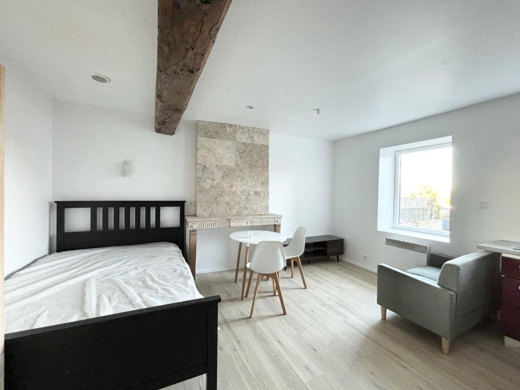 Entièrement rénové STUDIO de 25,30 m² à BELLEVILLE EN BEAUJOLAIS