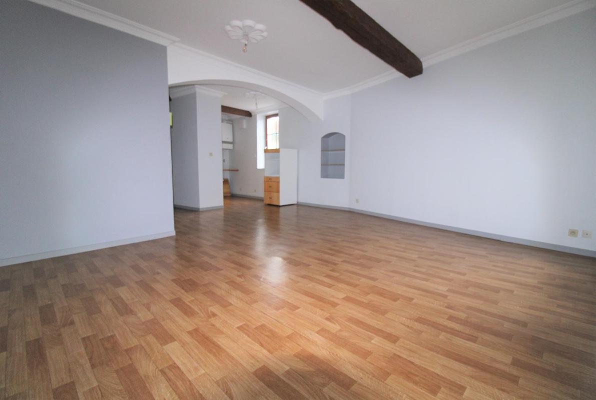 GRAND T4 de 86m² au centre ville de BELLEVILLE EN BEAUJOLAIS !