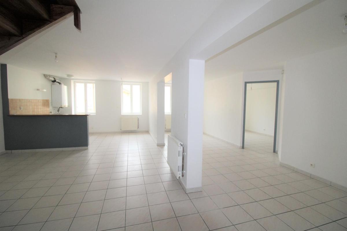CENTRE VILLE DE BELLEVILLE EN BEAUJOLAIS, appartement T5 DE 102 m²