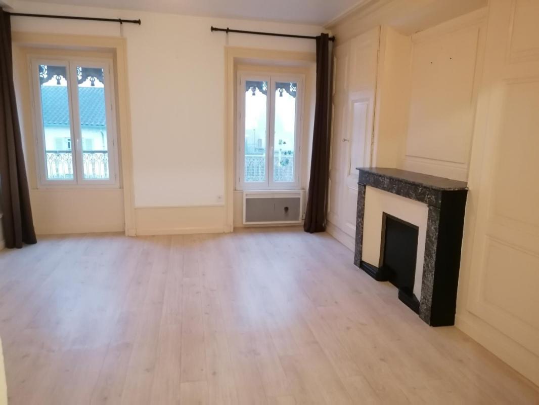 A LOUER – CHARMANT T2 DE 71M² AU CENTRE DE BELLEVILLE EN BEAUJOLAIS