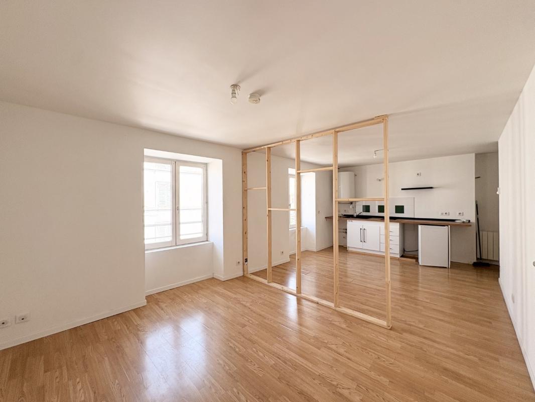 STUDIO DE 28 M² AU COEUR DE BELLEVILLE EN BEAUJOLAIS !