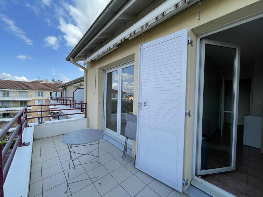 Situé à VILLEFRANCHE SUR SAONE, appartement T2 meublé de 47 m² avec terrasse !