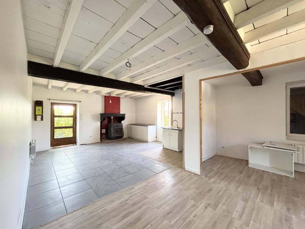 Sur les hauteurs de JULLIE, au calme MAISON T2 de 68m² avec jardin