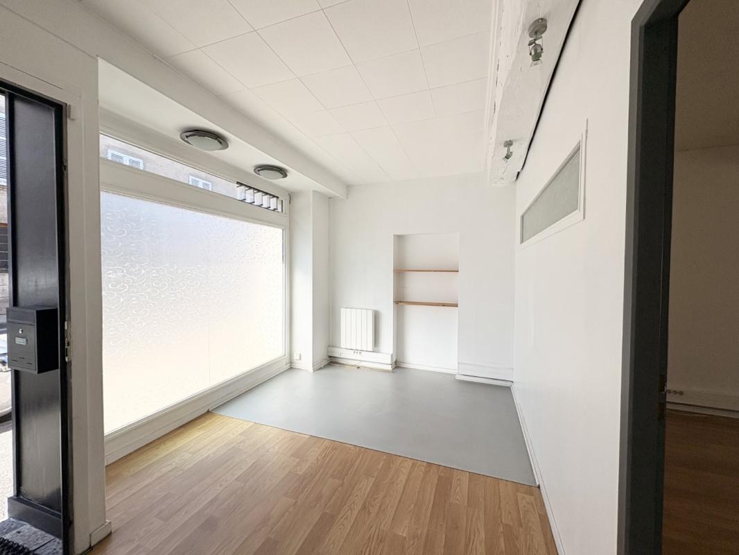 LOCAL COMMERCIAL de 32m² situé Rue Victor Hugo à BELLEVILLE E BEAUJOLAIS !