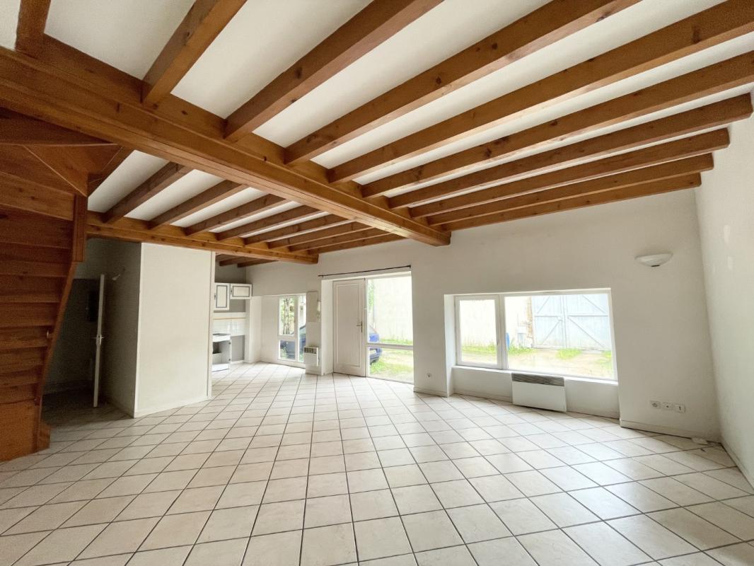Maison de ville de 84 m² avec jardin clos au centre ville de BELLEVILLE EN BEAUJOLAIS !