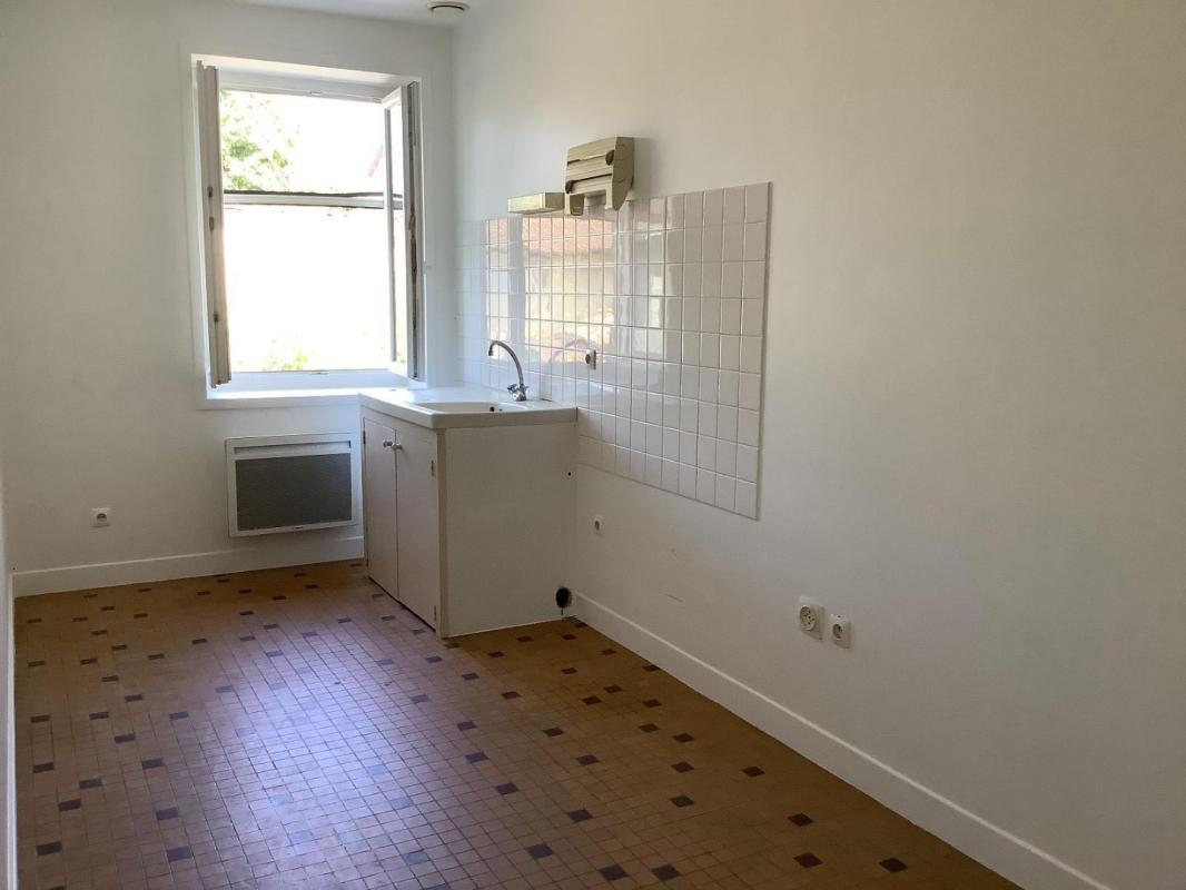 A ROMANECHE THORINS, Appartement T1 situé au 1er étage, d&rsquo;une surface de 40 m²