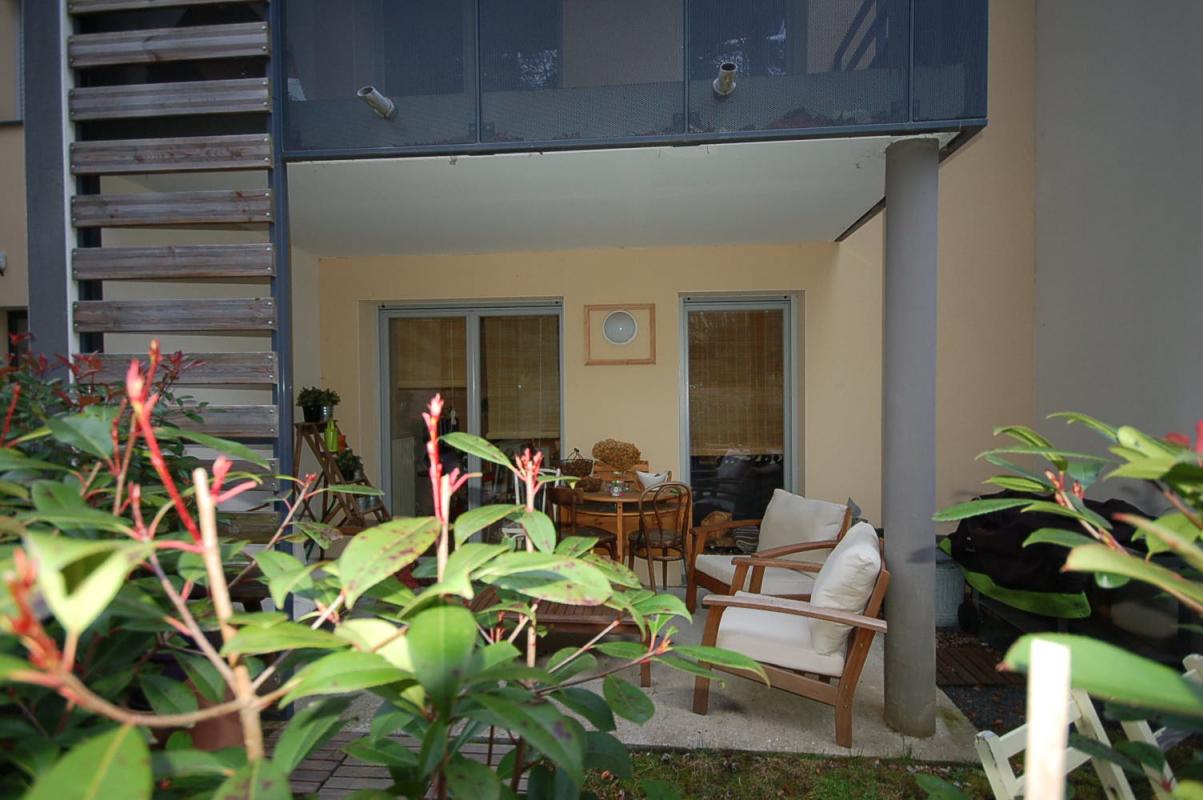 T3 EN REZ DE JARDIN AVEC TERRASSE ET GARAGE