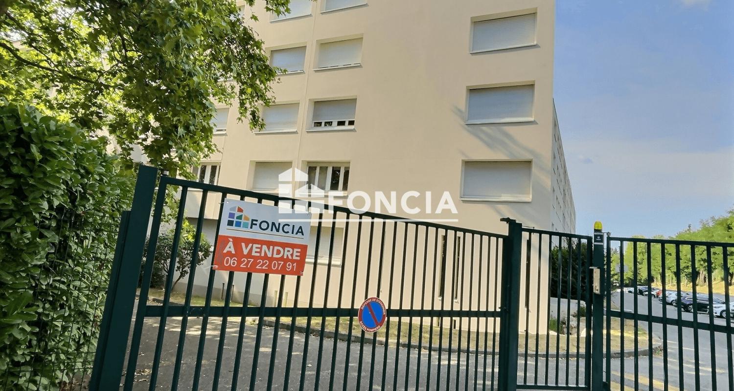 STE FOY LES LYON, T2 avec cave et parking