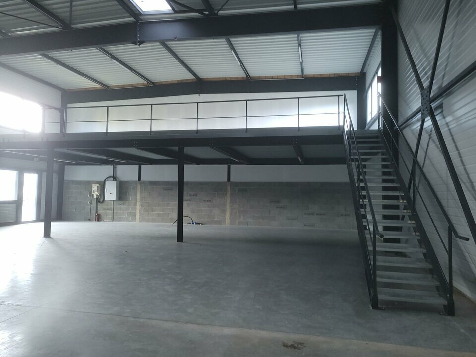 DEPOT - ENTREPOT à vendre