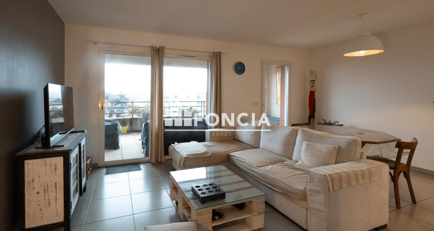 TOURNON sud, bel appartement T3 avec terrasse, ascenseur, garage, parking et cave. VENDU LOUÉ