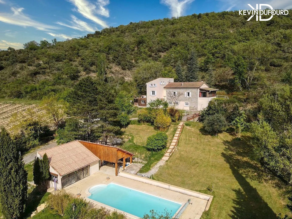Maison de 160m² sur un terrain de 6000m² à