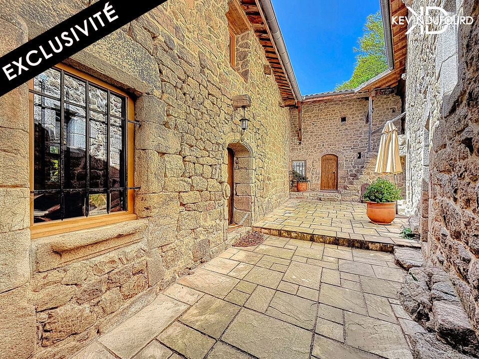 Mas de 350m² sur un terrain de 3300m² à THUEYTS