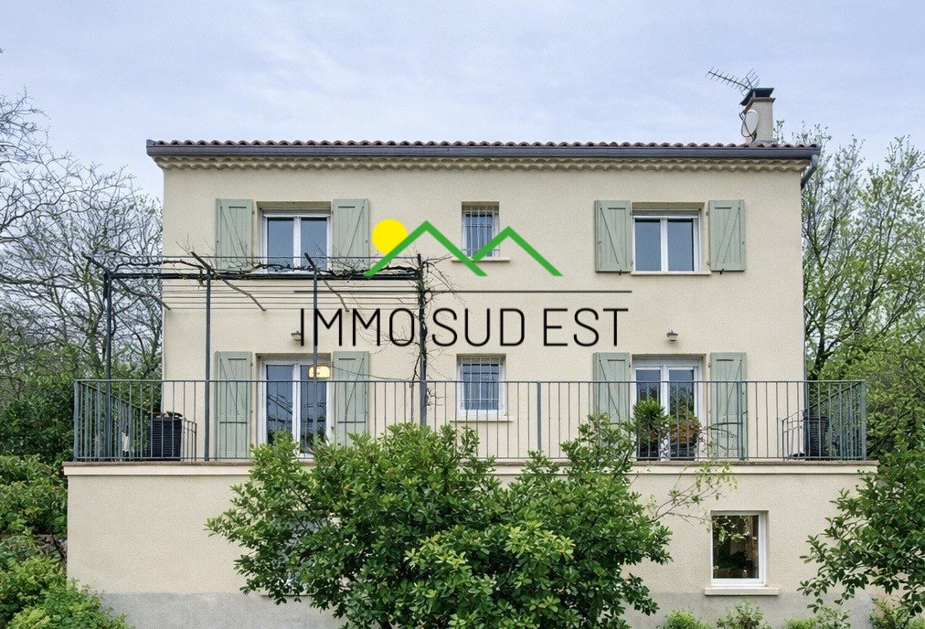 LANAS 07200 - Maison avec vue dégagée et grand terrain