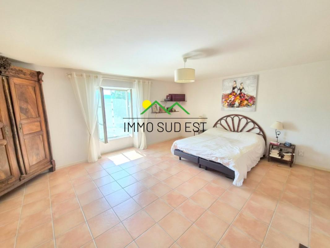 Alixan ( 26) / Drôme / Campagne / Corps de ferme de 322 m² habitables sur 4 253 m² de terrain