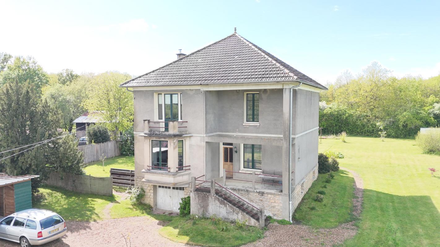 Villa 20ème sur 3 460 m² de terrain avec piscine