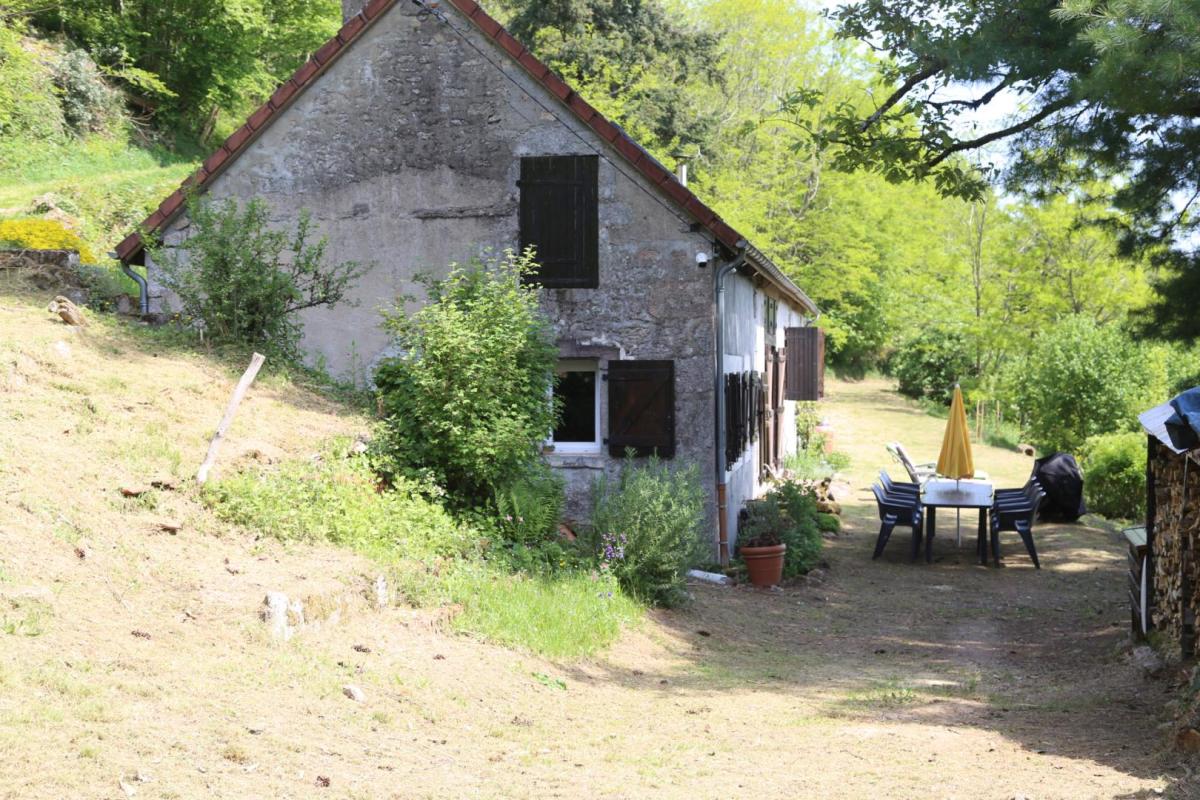 Propriété avec vue dégagée isolée au milieu de ses bois