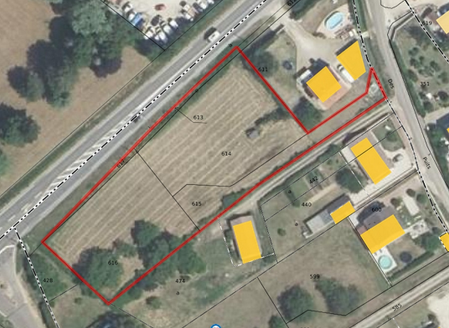 Allériot - Terrain à bâtir de 3 840 m² et 159 m² de chemin d'accès depuis une impasse avec viabilités