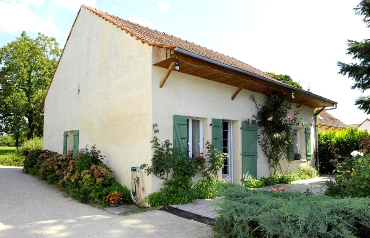 A PONTOUX - maison de village à la campagne - 139 m² habitables - 7 pièces - 6 chambres - 2 salles d'eau - 2 WC - Terrain d'environ 1600 m²