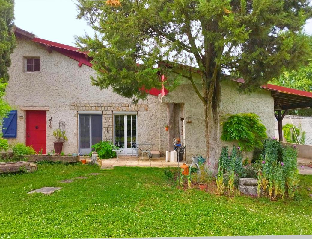 Maison de caractère inspiration bressane/provencale avec piscine et terrain clos de 3 287 m²