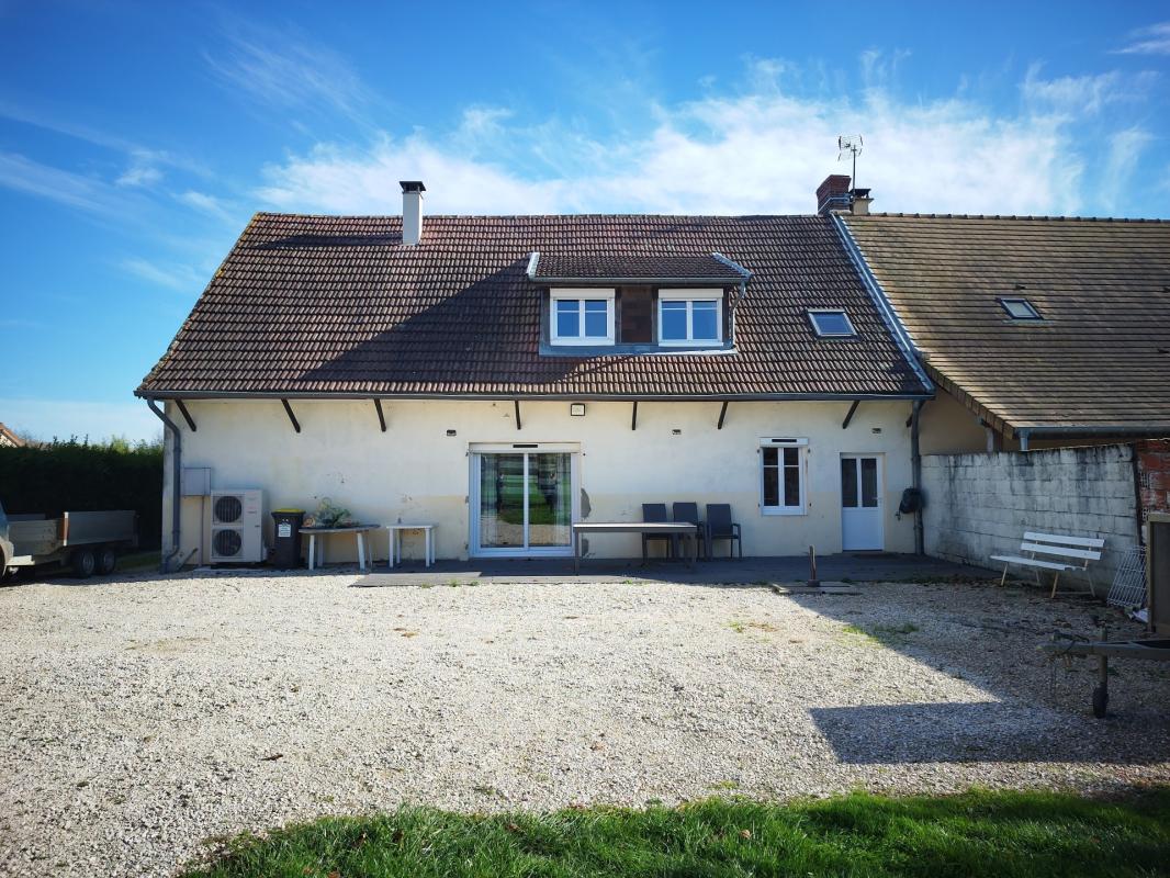 Maison de village à la campagne