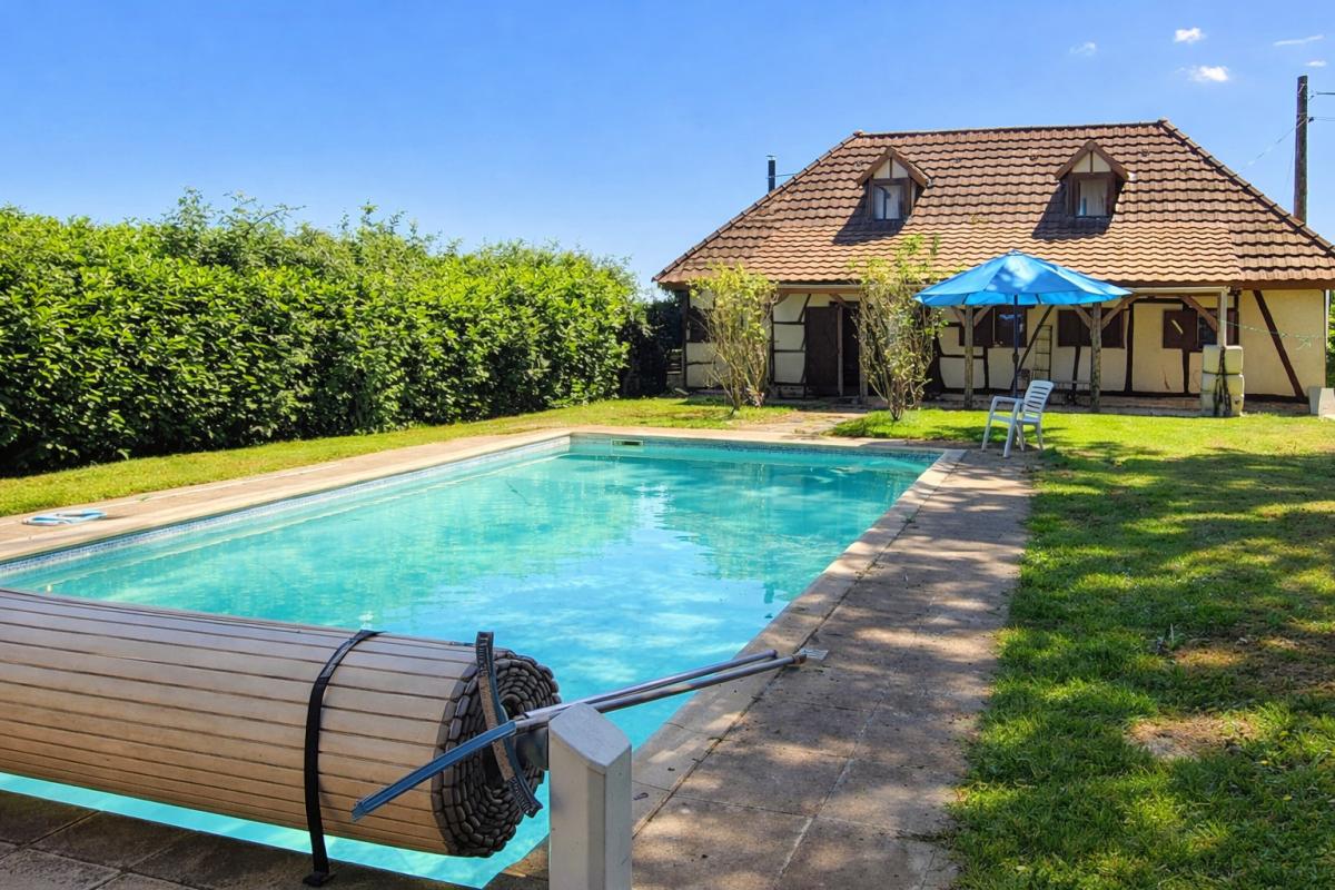 Maison à colombage au coeur de la Bresse avec piscine enterrée
