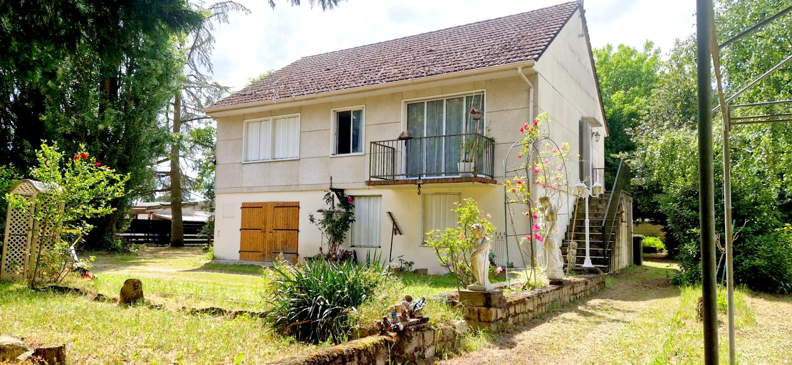 A GERGY - Maison de 125 m² habitables sur sous-sol - 4 chambres - 2 salles d'eau - 2 WC - terrain de 1524 m²
