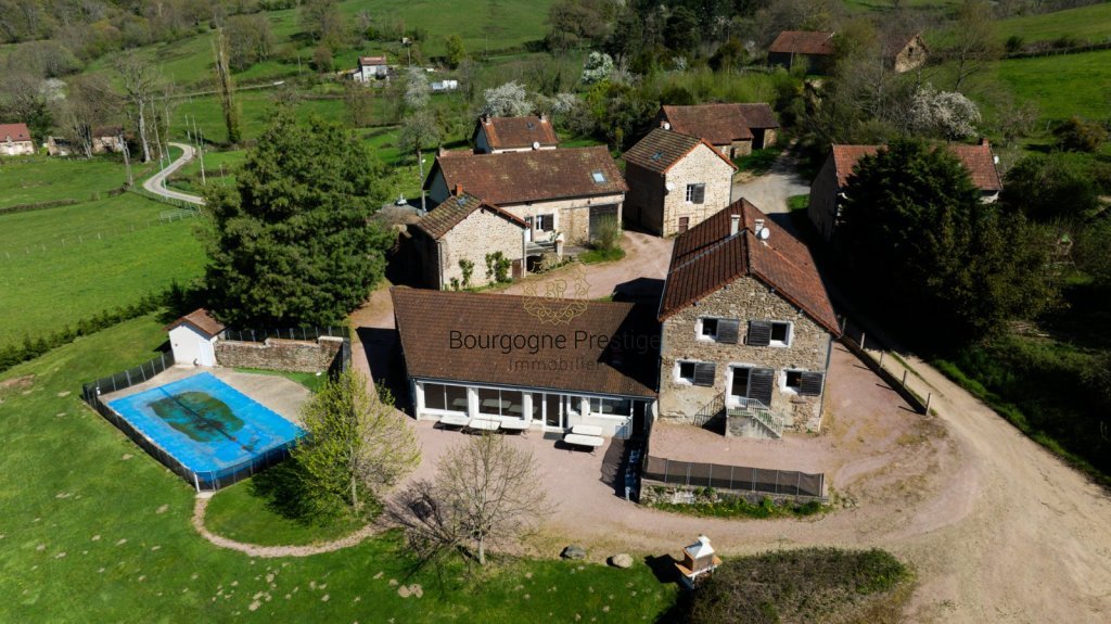 UNE PROPRIETE DE 612 M² POUR LOCATION DE TOURISME QUATRE GITES, UNE SALLE DE RECEPTION AVEC CUISINE ET PISCINE - Photo 2