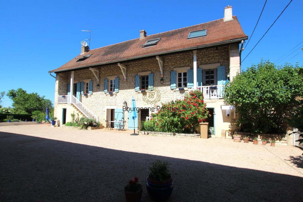 A 10 MINUTES DE ST-GENGOUX-LE-NATIONAL, UNE BELLE PROPRIETE DE CHARME DE 190 M² AVEC GRANDE DEPENDANCE DE 100 M² ET PISCINE - Photo 2