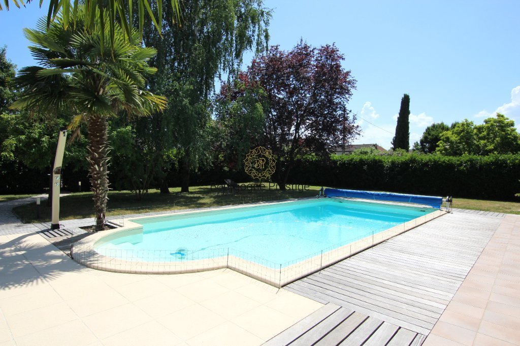 BELLE PROPRIETE DE CARACTERE DE 293 M² AVEC PISCINE ET TERRAIN DE 1510 m² - Photo 2