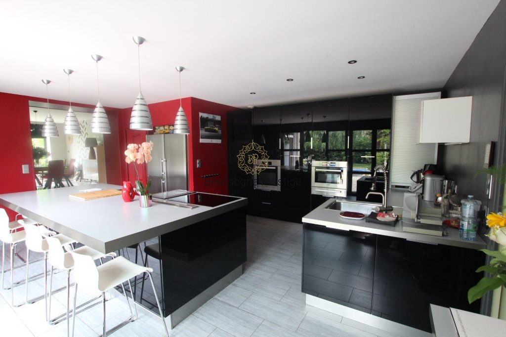 BELLE PROPRIETE DE CARACTERE DE 293 M² AVEC PISCINE ET TERRAIN DE 1510 m² - Photo 4