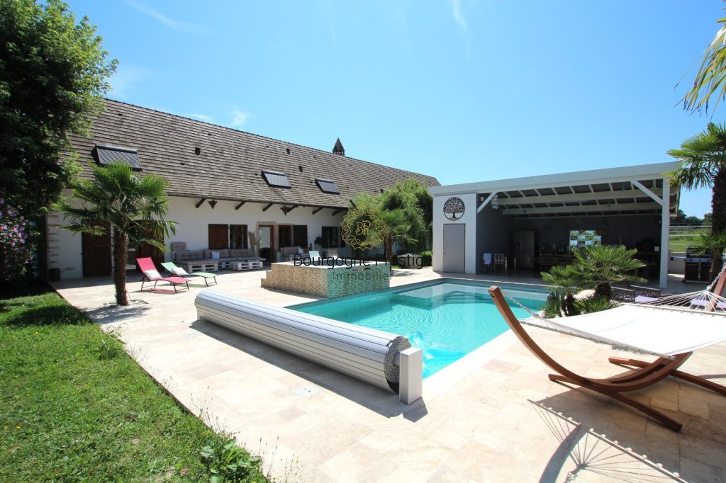 UNE BELLE PROPRIETE RENOVEE AVEC DEPENDANCES EQUESTRES ET PISCINE A DEUX BASSINS - Photo 2