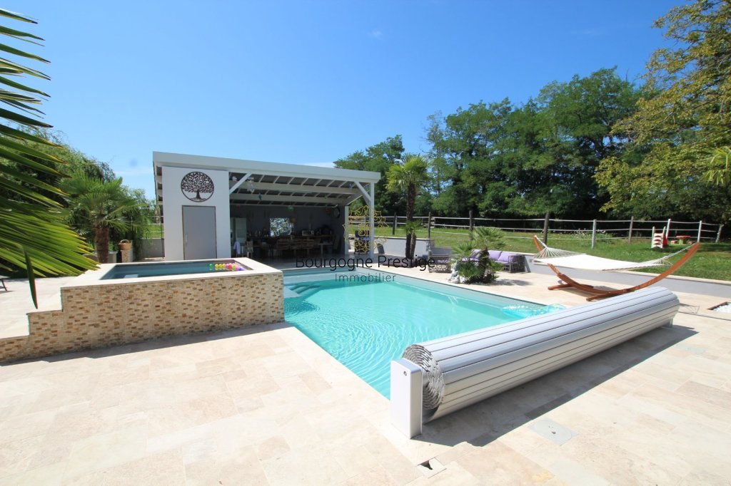 UNE BELLE PROPRIETE RENOVEE AVEC DEPENDANCES EQUESTRES ET PISCINE A DEUX BASSINS - Photo 4