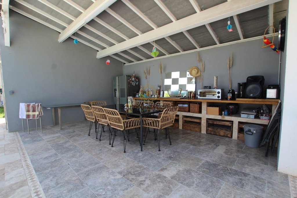 UNE BELLE PROPRIETE RENOVEE AVEC DEPENDANCES EQUESTRES ET PISCINE A DEUX BASSINS - Photo 5