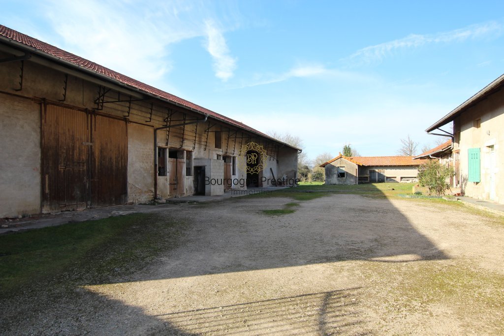 ANCIENNE FERME DE 134 M² ET DE NOMBREUSES DEPENDANCES SUR UN TERRAIN DE 1788 M² - Photo 3