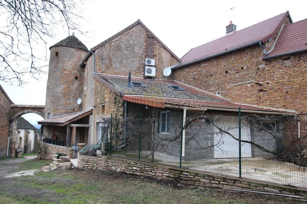 OUEST TOURNUS, CHARMANTE MAISON DE VILLAGE EN PIERRE DE 104 M² AVEC SA TOUR - Photo 4