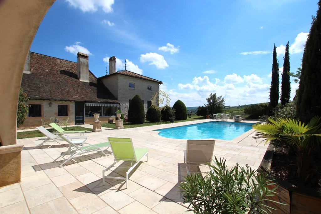 TOURNUS PROPRIETE DU XVIIIe 255 M² -PISICINE -PARC- DEPENDANCES- VUE PANORAMIQUE - Photo 4