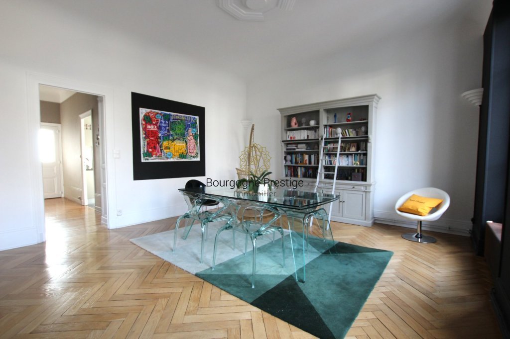 BEL APPARTEMENT HAUSSMANIEN DE 177 M² AU COEUR DE VILLE - Photo 3