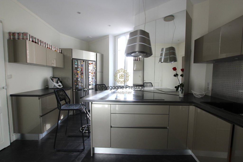 BEL APPARTEMENT HAUSSMANIEN DE 177 M² AU COEUR DE VILLE - Photo 4