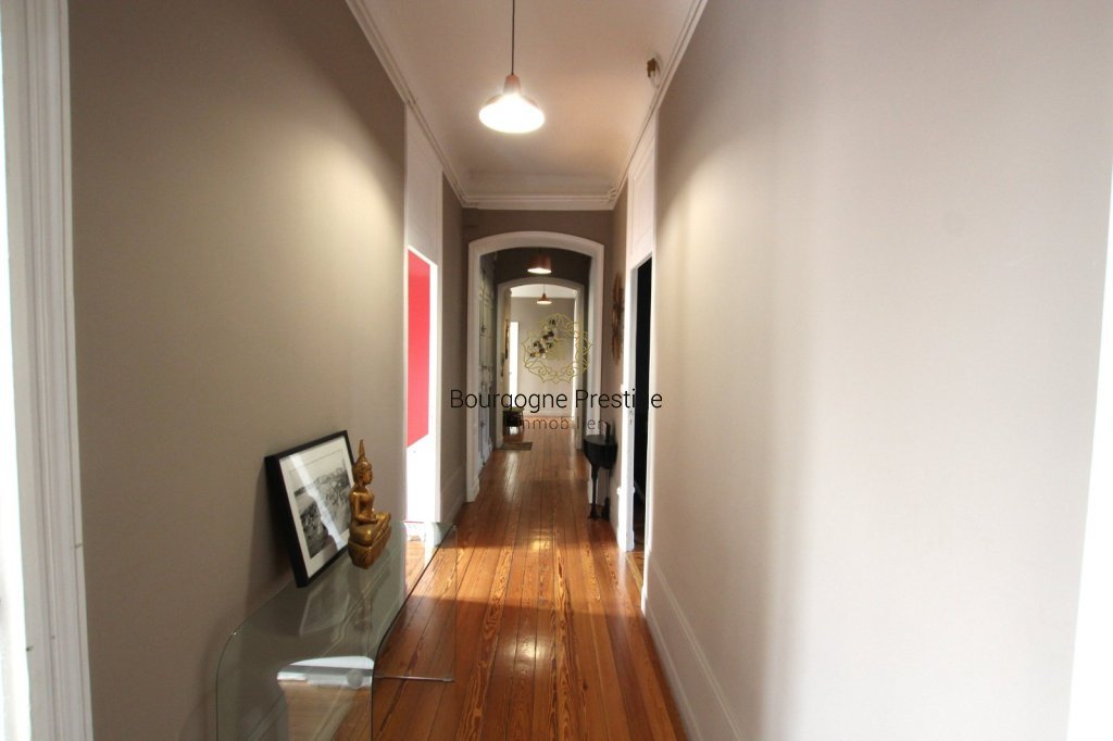 BEL APPARTEMENT HAUSSMANIEN DE 177 M² AU COEUR DE VILLE - Photo 5