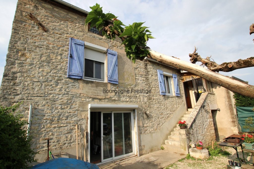 A FONTAINES, UNE JOLIE MAISON DE VILLAGE A RENOVER DE 82 M² SUR UN TERRAIN DE 686 M² - Photo 2