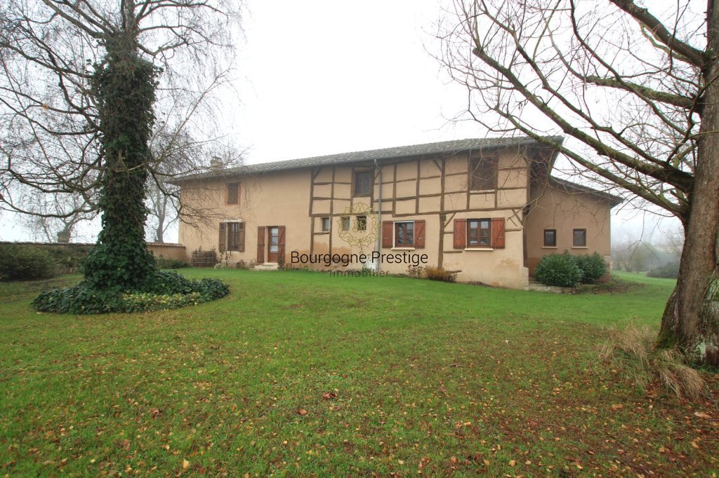 A 15 MIN A L'EST DE MACON, BEAU CORPS DE FERME DE 154 M² SUR UN TERRAIN DE 4551 M² EN PARTIE CONSTRUCTIBLE - Photo 2